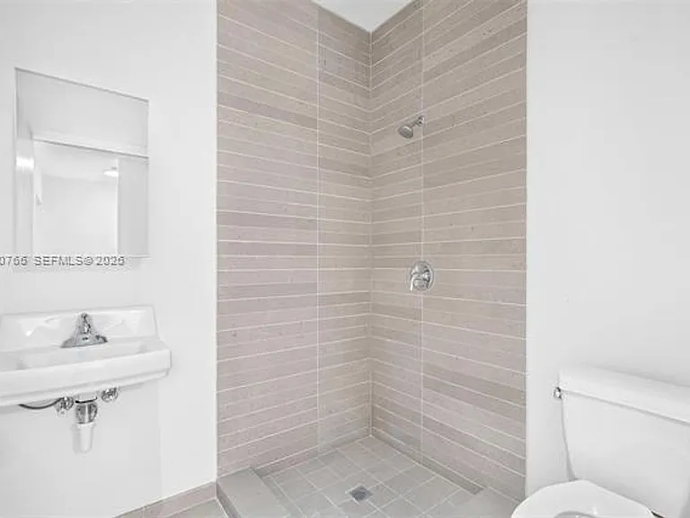 88 SW 7th St #4203 — Photo 31