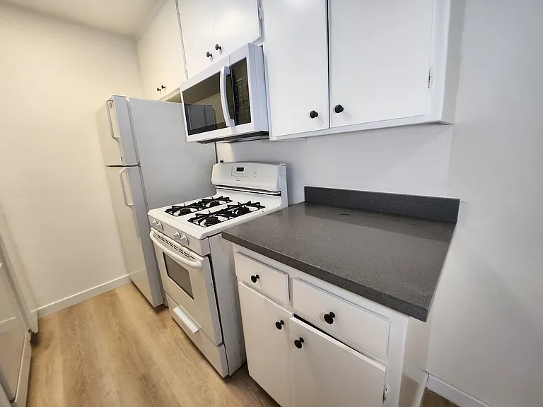 123 S Catalina Street — Photo 26