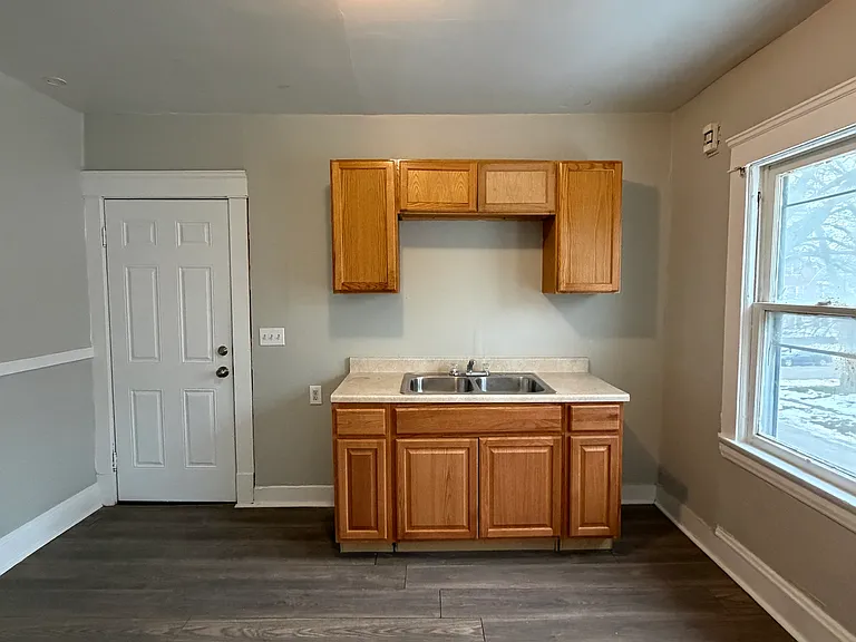 2973 E 130th St #4 — Photo 7