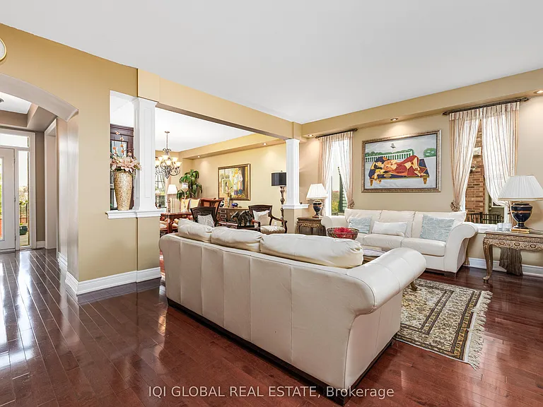 2395 Lyndhurst Dr — Photo 16