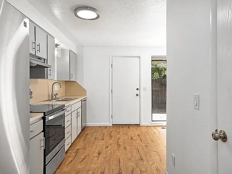 2709 N 24th St — Photo 3
