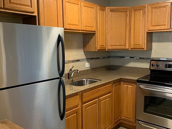 3rd image of 4250 N Marine Dr APT 414