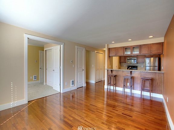 3rd image of 25 N Broadway #202