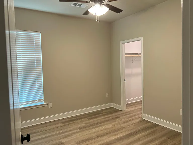 1033 Chloe St — Photo 13