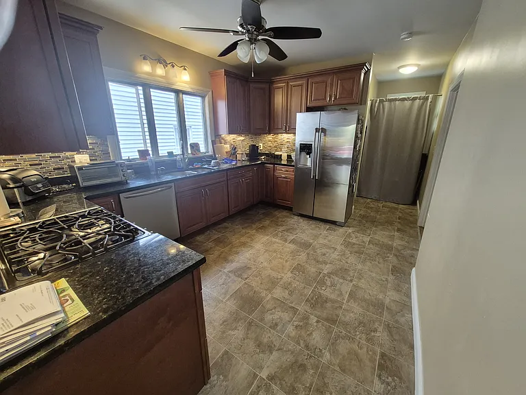 16 Sumner Ave — Photo 1
