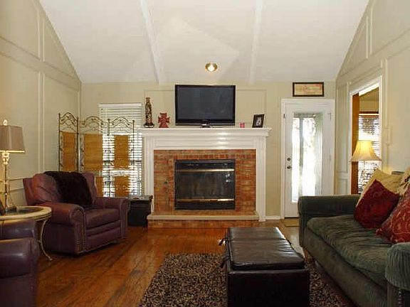 2nd image of 917 Wildwood Cir
