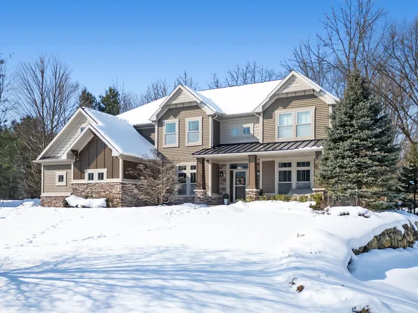 7182 Breton Woods Ct, Kalamazoo, MI 49009