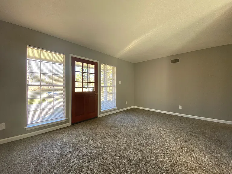 735 Farris Rd — Photo 10