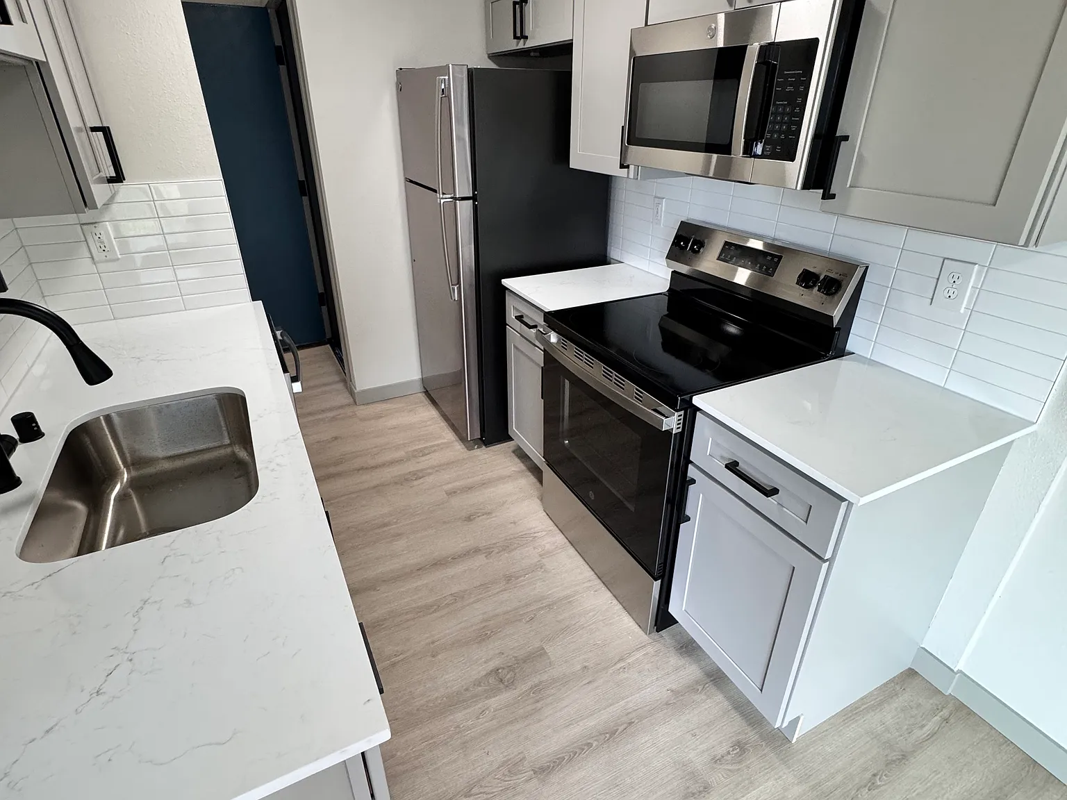 2 bed, 1060 sqft, $2,100 — Photo 3