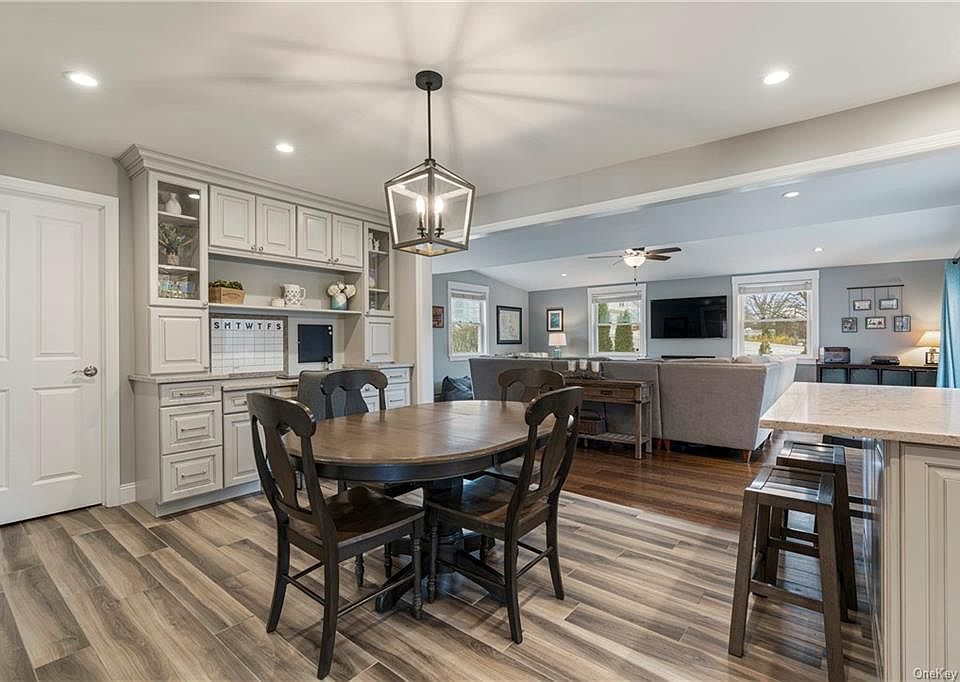 1st image of 9 Saint Eleanoras Ln