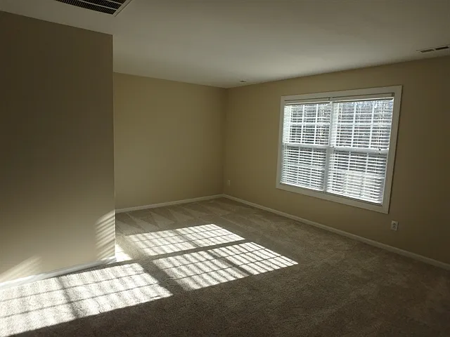 2713 Gross Ave — Photo 9