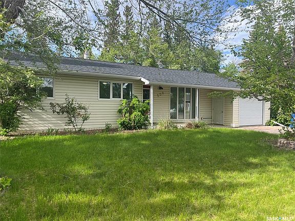 2nd image of 202 Brookdale Pl
