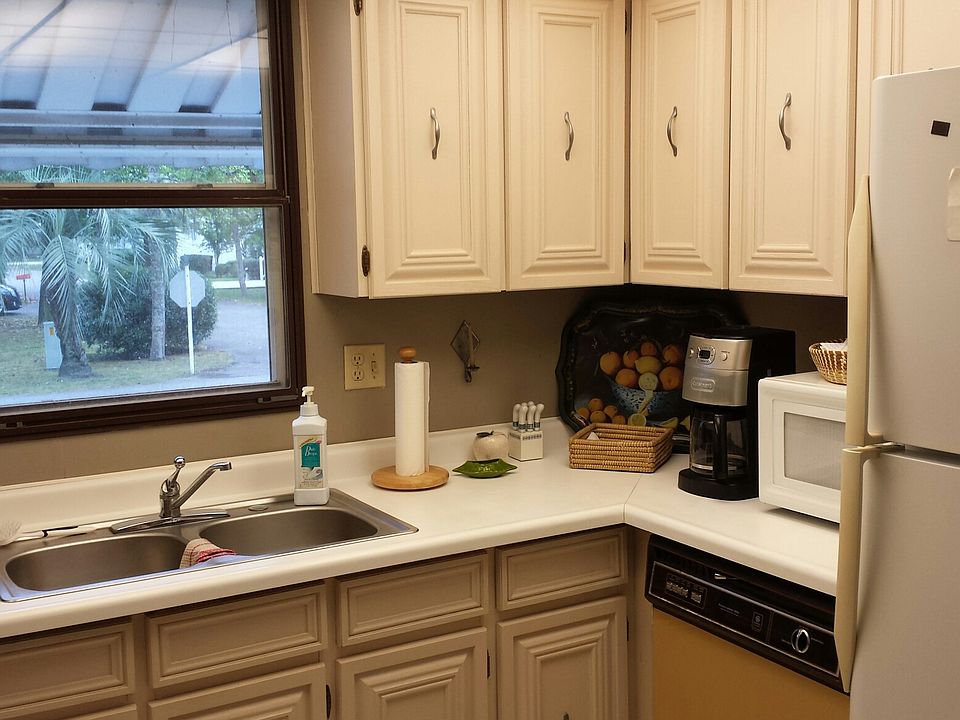 2nd image of 3040 Atlanta Cir