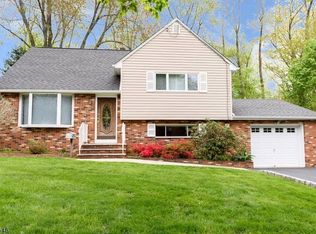69 White Pond Rd, Waldwick, NJ 07463