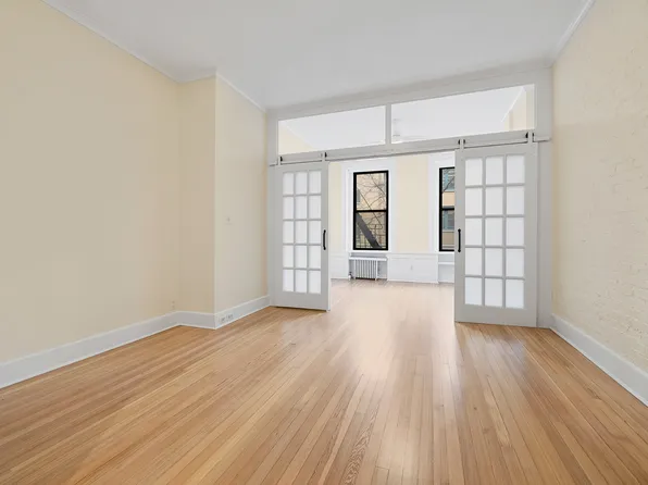 330 West 17th Street image 2 of 6