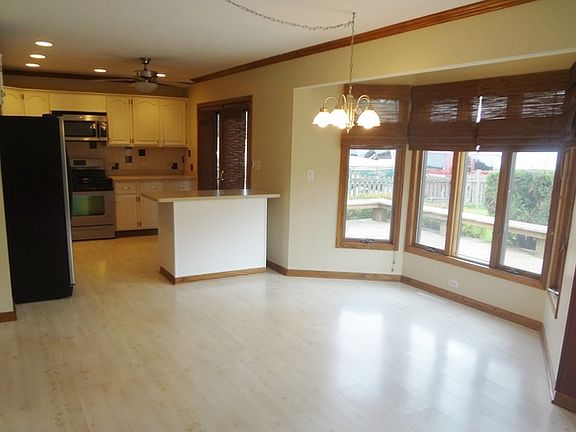 5th image of 62 Wesley Ave