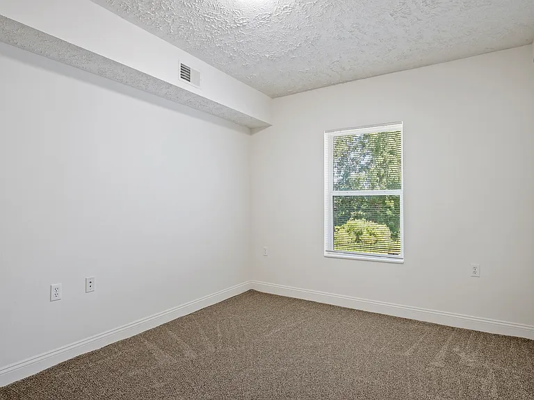 North Pointe Apartments — Photo 12