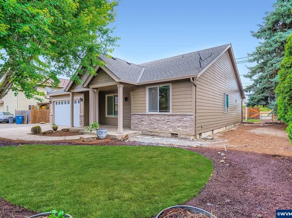 1080 Sage St, Silverton, OR 97381