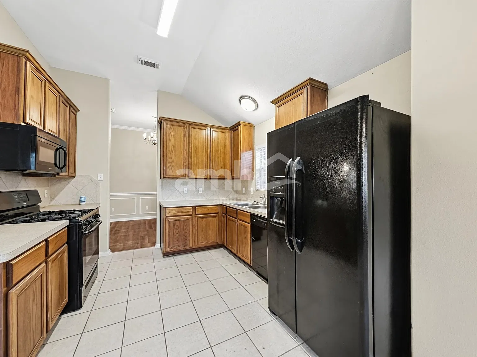 4 bed, 2.0 bath, 1845 sqft, $1,875 — Photo 3