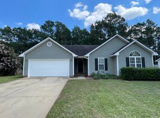 203 Longleaf Pines Dr, Raeford, NC 28376