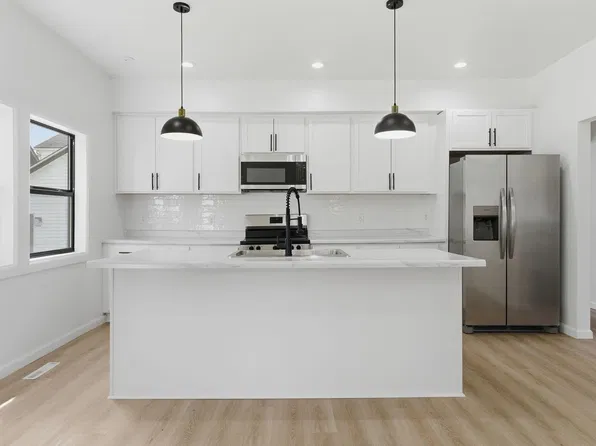 611 3rd St NW, Austin, MN 55912
