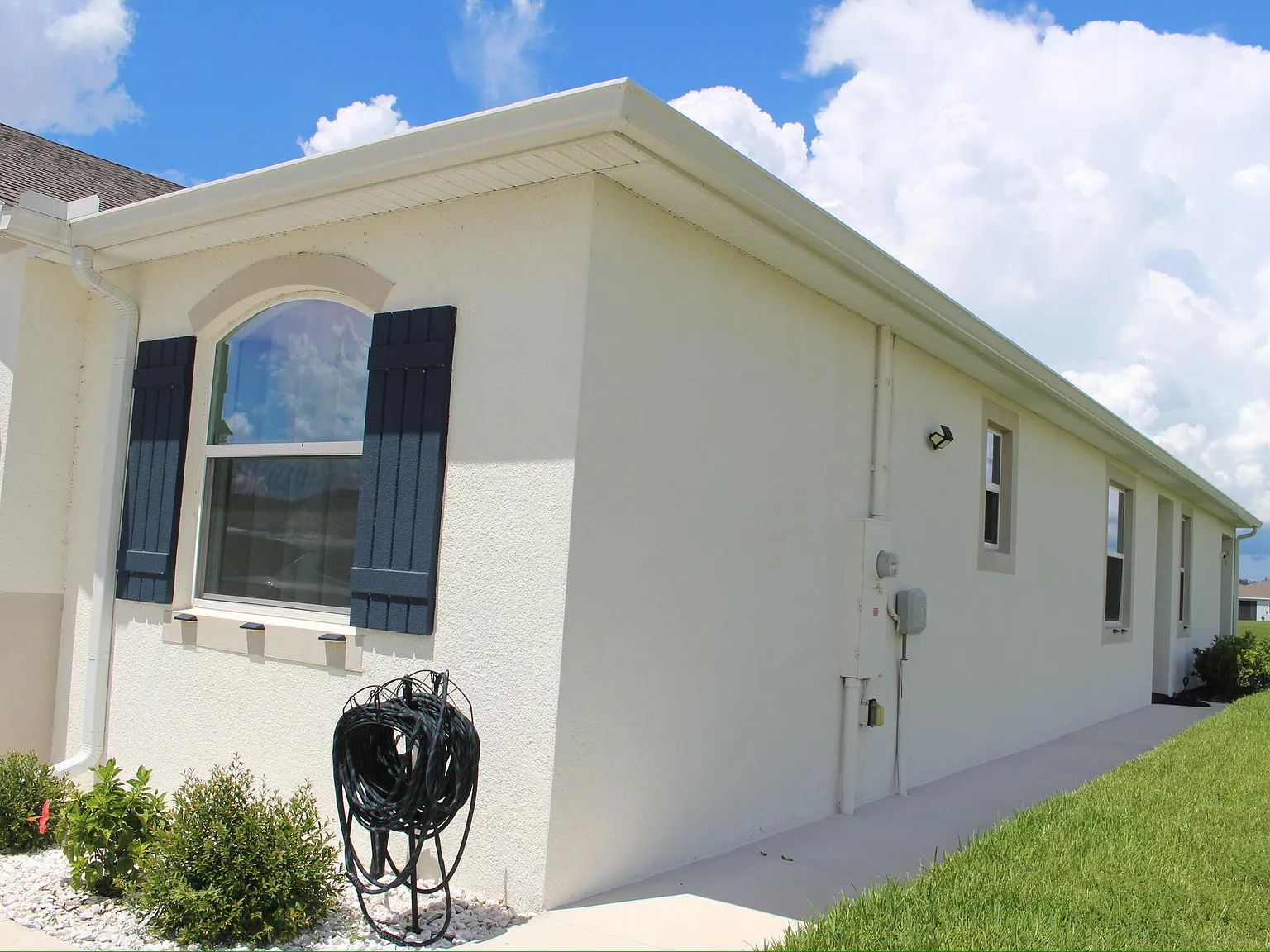 3 bed, 2.0 bath, 1587 sqft, $2,400 — Photo 4