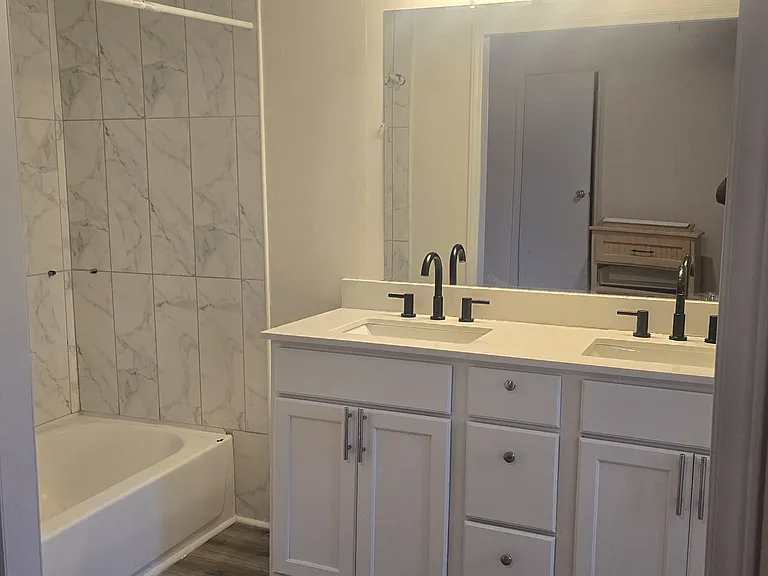 101 Hudson Ln #10 — Photo 7