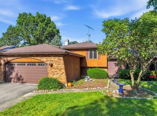 915 Carriage Dr, Algonquin, IL 60102