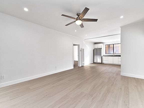 5th image of 536 N Oxford Ave #536