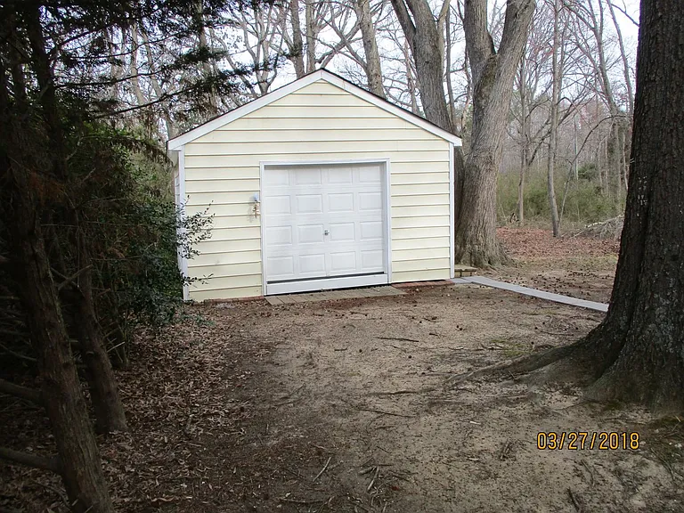 1912 Millsap Ln — Photo 2