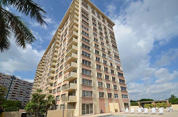 1st image of 340 Sunset Dr APT 301