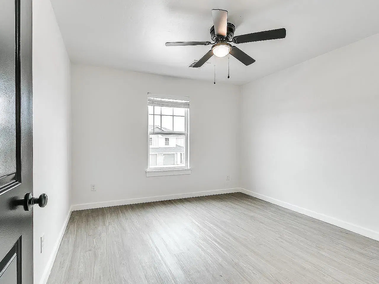 3 bed, 1424 sqft, $1,595 — Photo 4