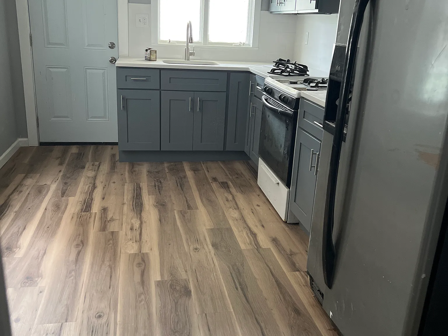 3 bed, 1001 sqft, $1,900 — Photo 4
