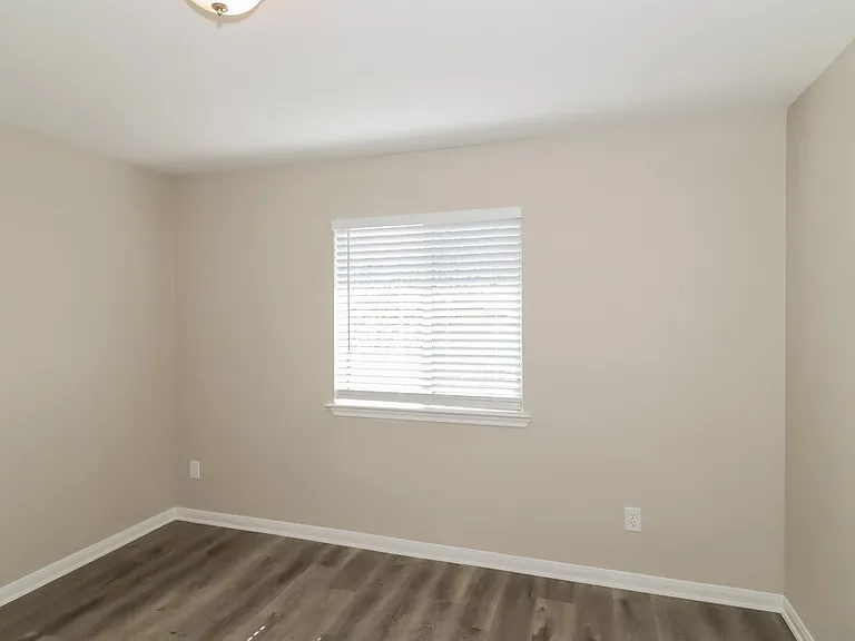 539 W Metcalfe St — Photo 16