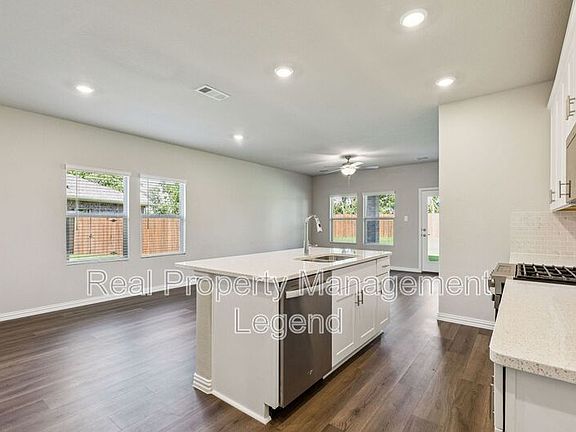 4th image of 4018 Sandstone Dr