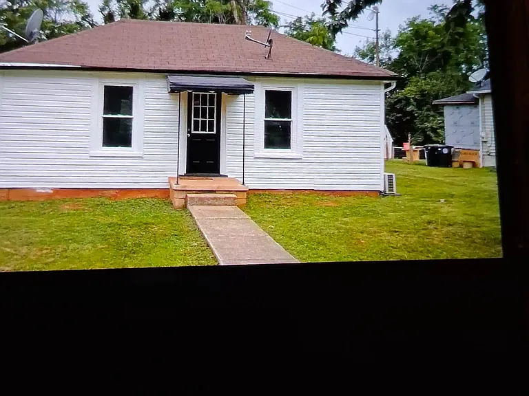 2209 Hanover St — Photo 1