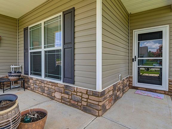 5th image of 215 Shoals Landing Dr