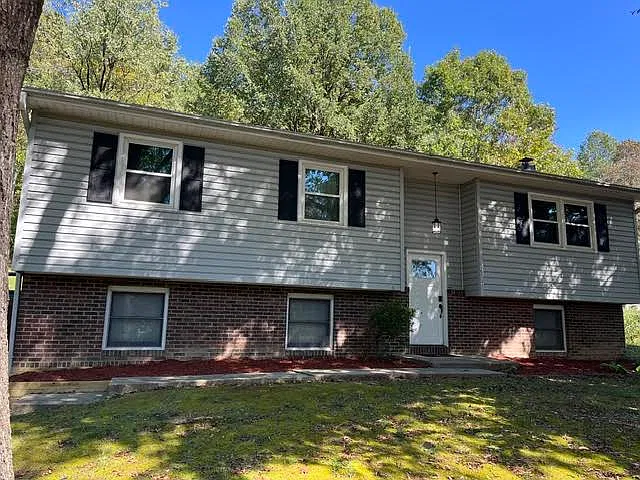 3 bed, $2,495 — Photo 1