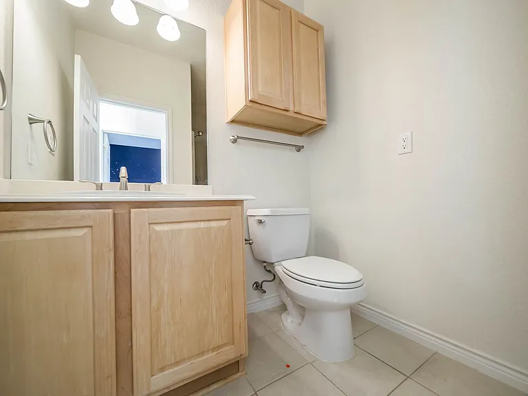 2002 Azure Pointe — Photo 26