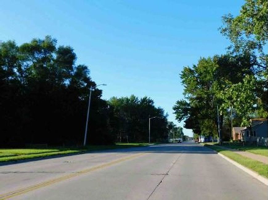 Exterior Neighborhood (street photo)