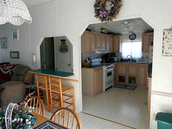 5th image of 221 Holly Dr #221