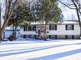 3648 Edgerton St, Vadnais Heights, MN 55127