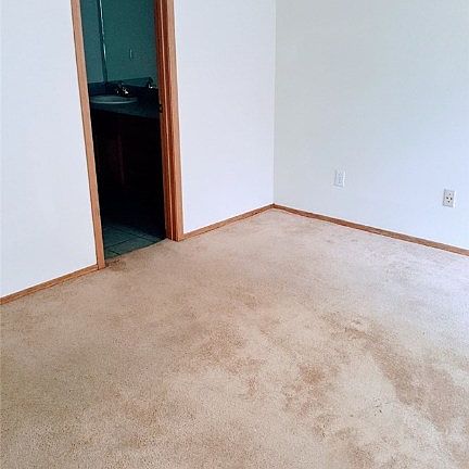 4th image of 1608 N Crescent St