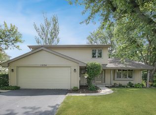 1504 Mirror Lake Dr, Naperville, IL 60563