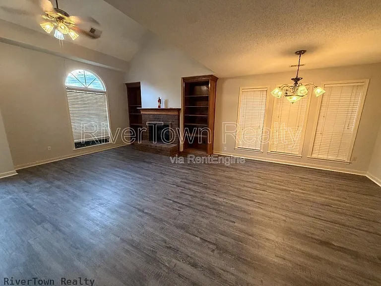 1648 Beaver Trail Dr — Photo 3
