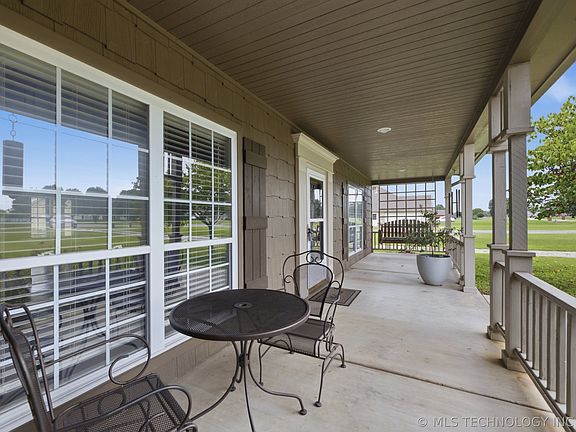 2nd image of 20202 S River Ranch Rd E