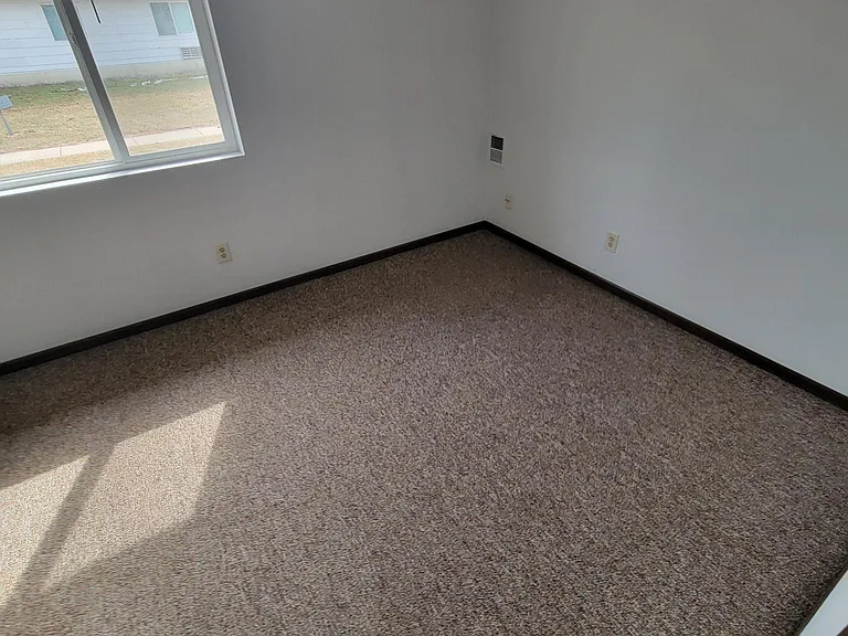 1711 La Crescent St #116 — Photo 9