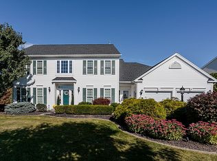 4 Hedge Wood Ln, Pittsford, NY 14534