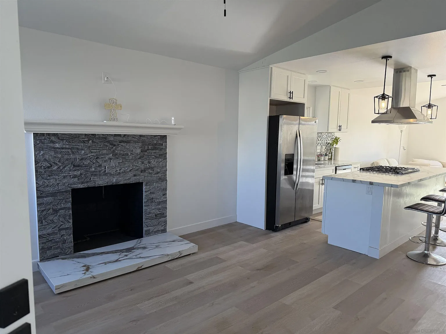 1 bed, 400 sqft, $1,200 — Photo 3