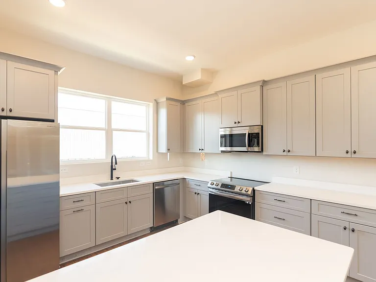 1039 Montague Pl — Photo 1
